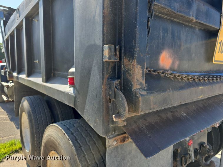 image for item DR3942 1995 Ford L8000 dump truck