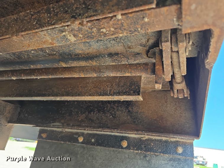 image for item DR3942 1995 Ford L8000 dump truck