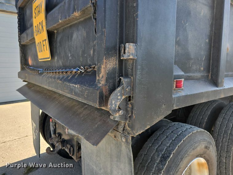 image for item DR3942 1995 Ford L8000 dump truck