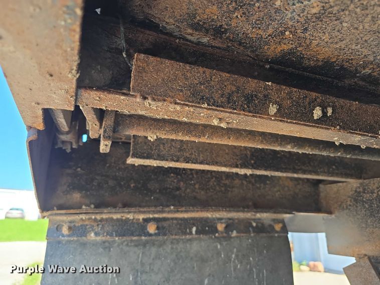 image for item DR3942 1995 Ford L8000 dump truck