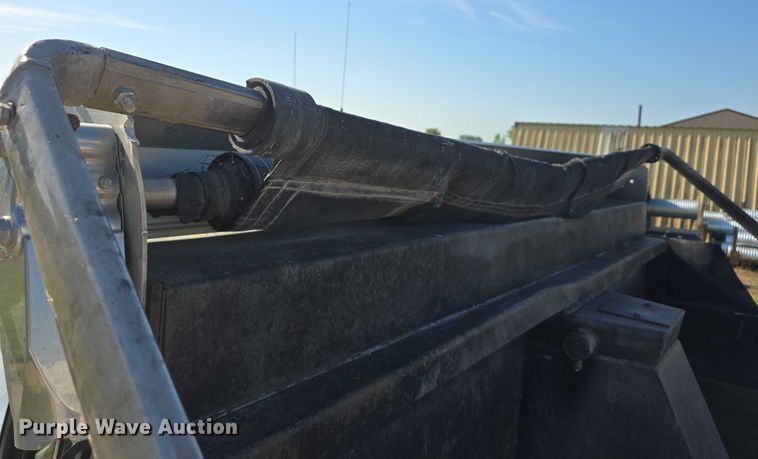 image for item DR3942 1995 Ford L8000 dump truck