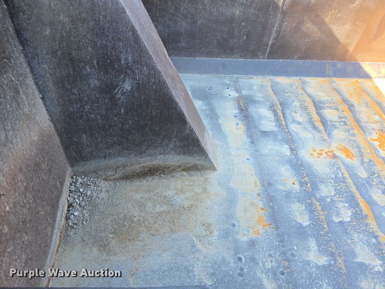 image for item DR3942 1995 Ford L8000 dump truck