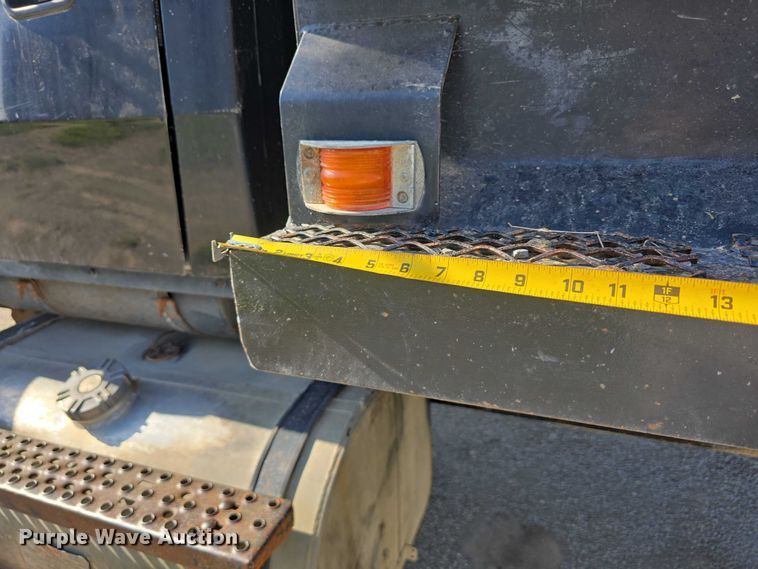 image for item DR3942 1995 Ford L8000 dump truck