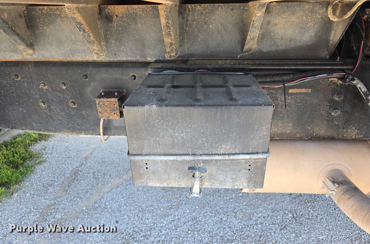 image for item DR3942 1995 Ford L8000 dump truck