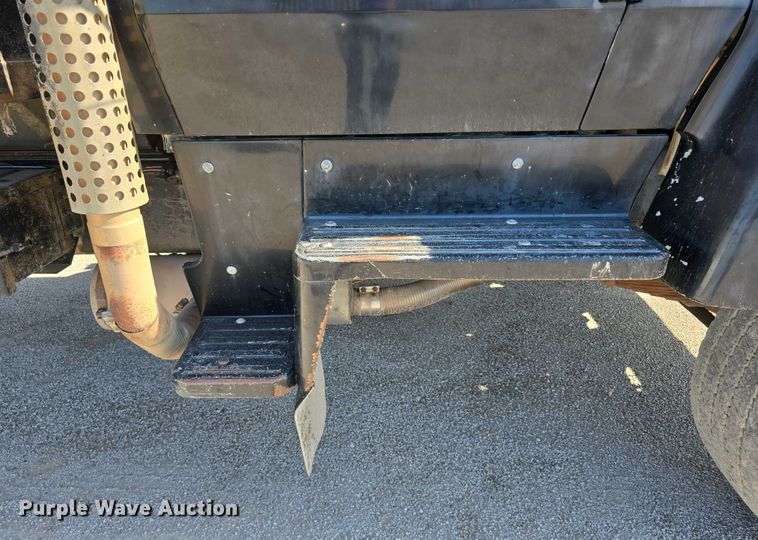 image for item DR3942 1995 Ford L8000 dump truck