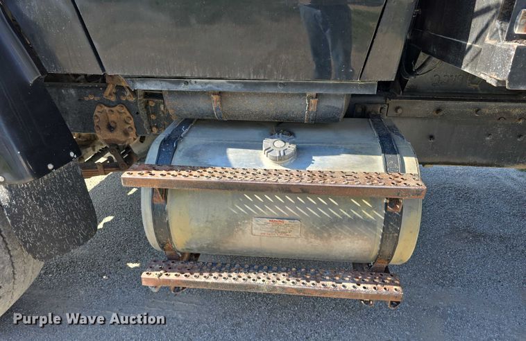 image for item DR3942 1995 Ford L8000 dump truck