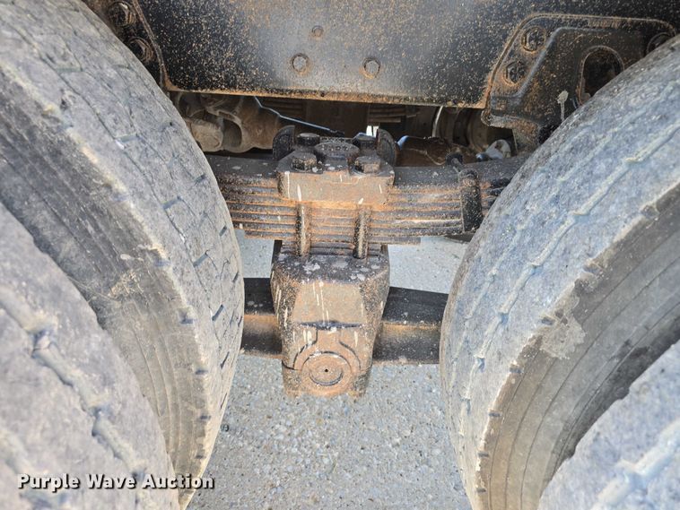 image for item DR3942 1995 Ford L8000 dump truck