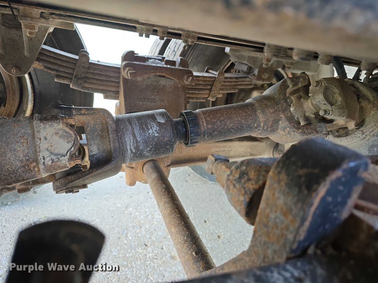 image for item DR3942 1995 Ford L8000 dump truck