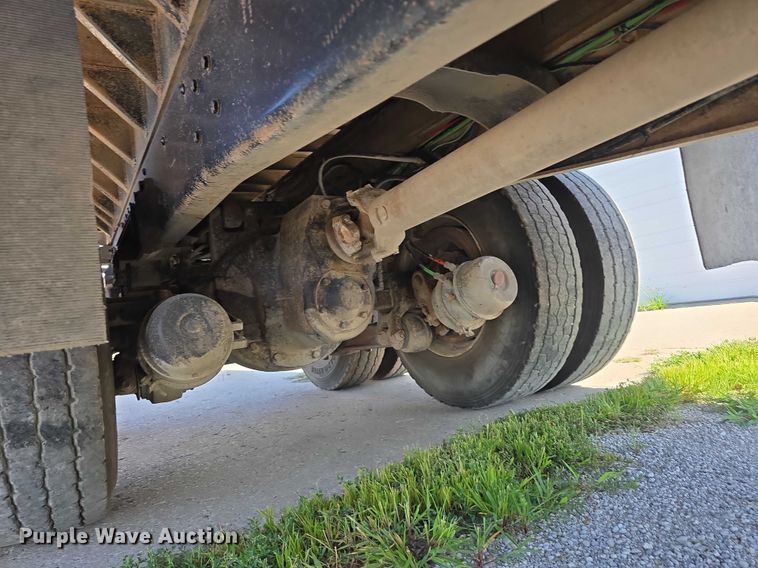 image for item DR3942 1995 Ford L8000 dump truck