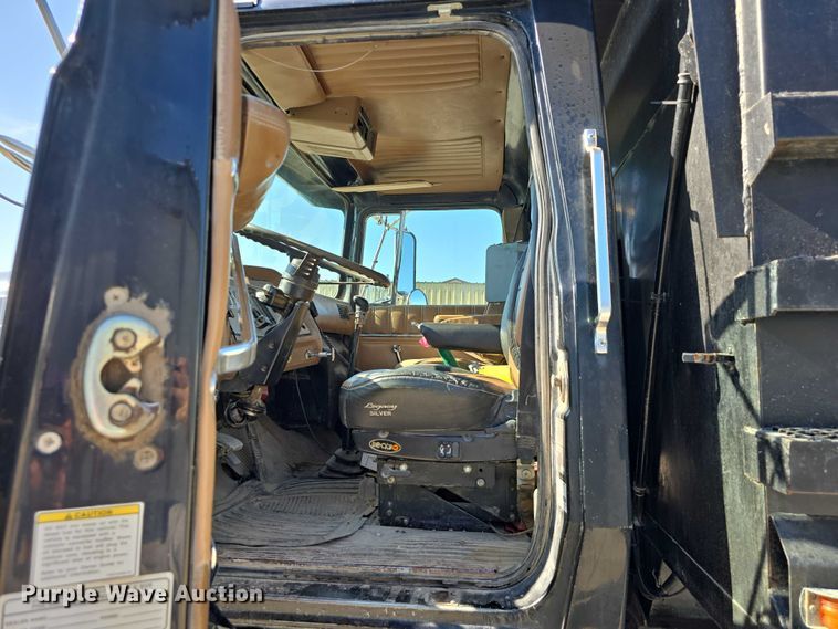 image for item DR3942 1995 Ford L8000 dump truck