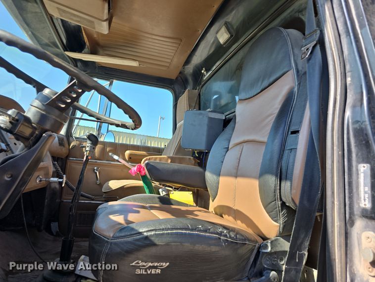 image for item DR3942 1995 Ford L8000 dump truck