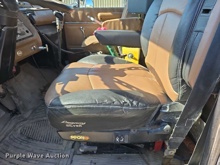 image for item DR3942 1995 Ford L8000 dump truck