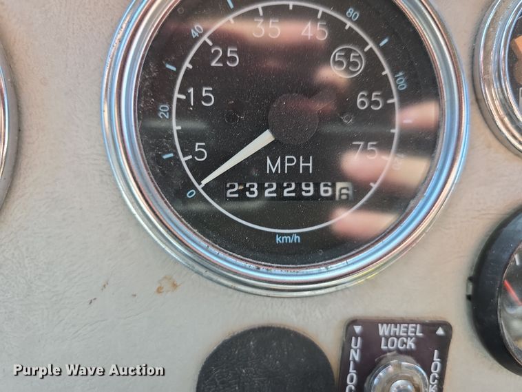 image for item DR3942 1995 Ford L8000 dump truck