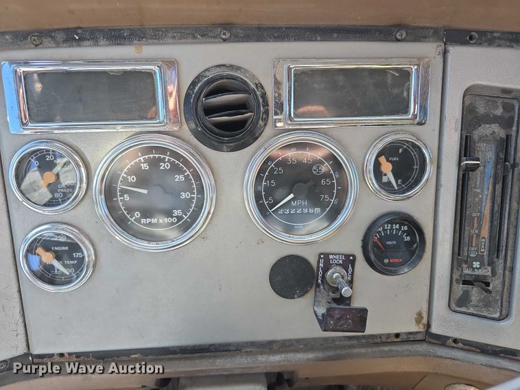 image for item DR3942 1995 Ford L8000 dump truck