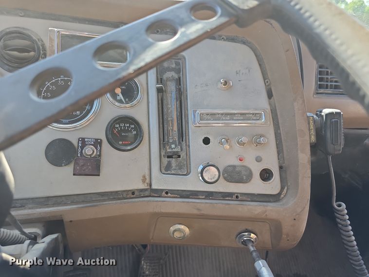 image for item DR3942 1995 Ford L8000 dump truck