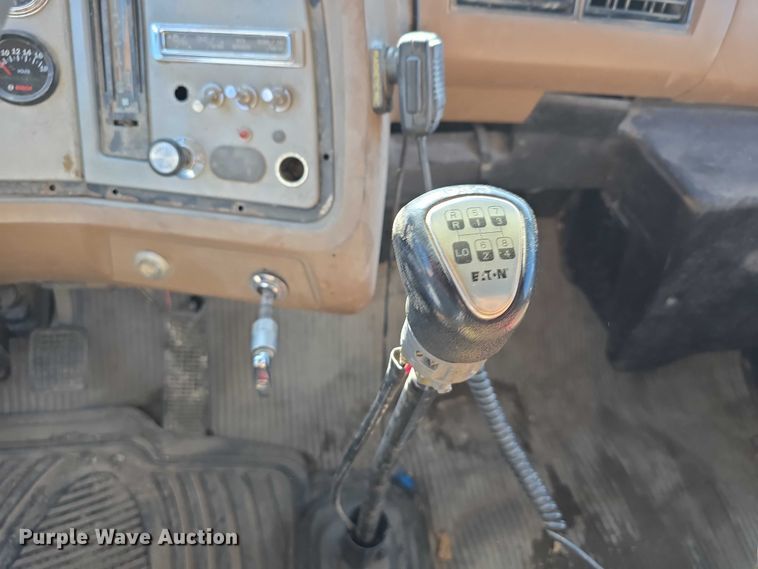 image for item DR3942 1995 Ford L8000 dump truck