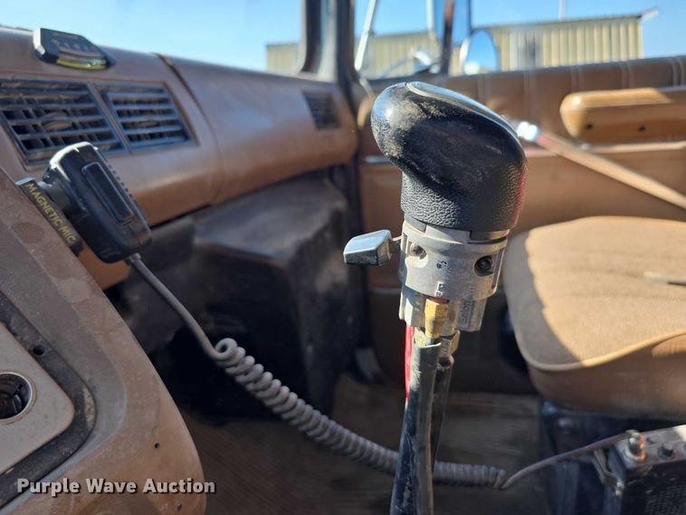 image for item DR3942 1995 Ford L8000 dump truck