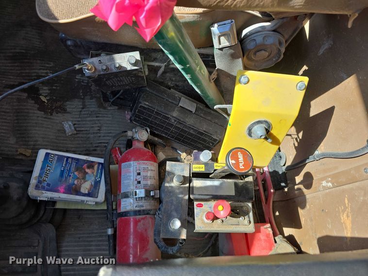 image for item DR3942 1995 Ford L8000 dump truck