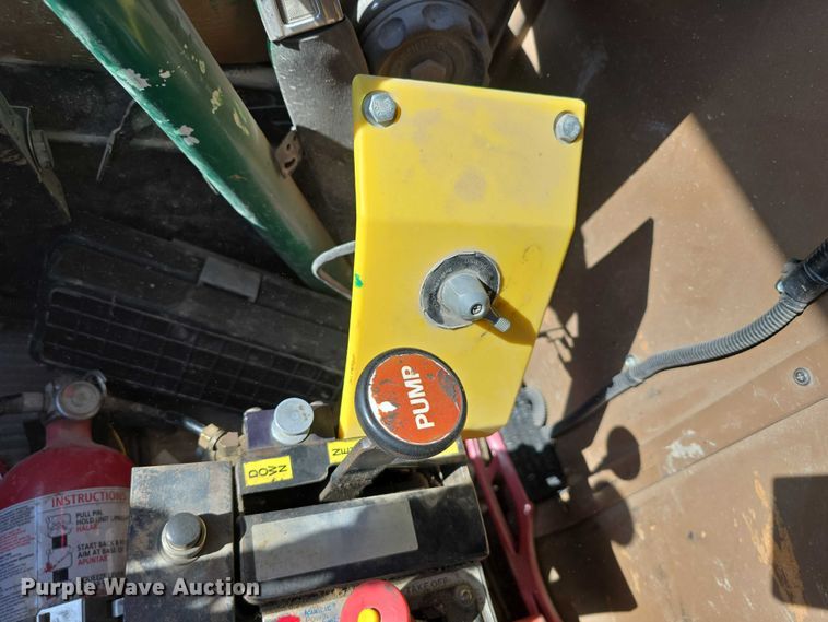 image for item DR3942 1995 Ford L8000 dump truck