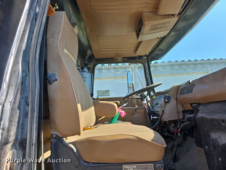 image for item DR3942 1995 Ford L8000 dump truck