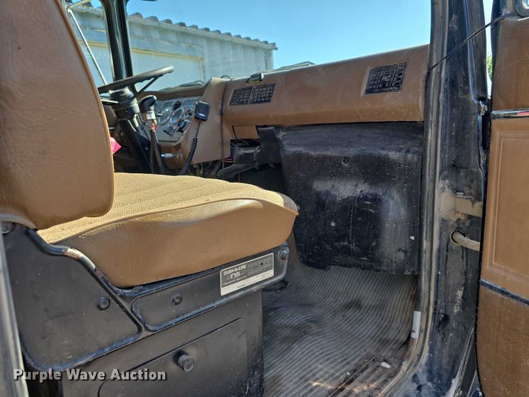 image for item DR3942 1995 Ford L8000 dump truck