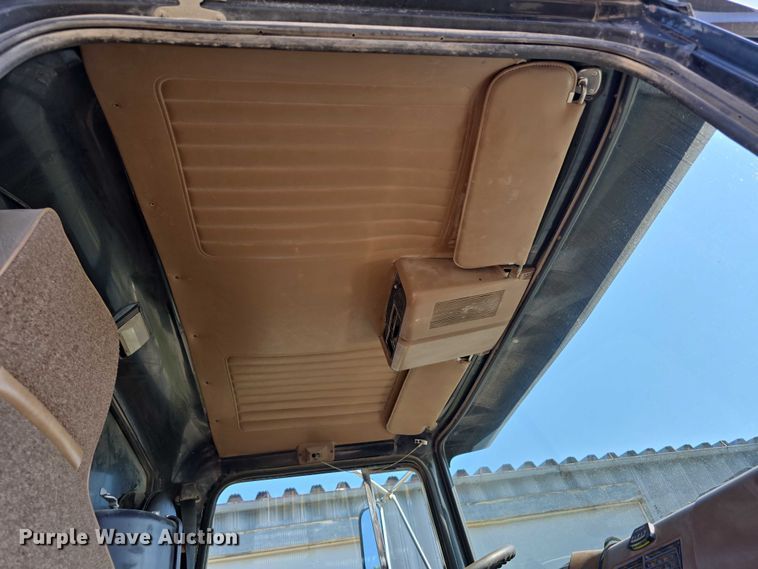 image for item DR3942 1995 Ford L8000 dump truck