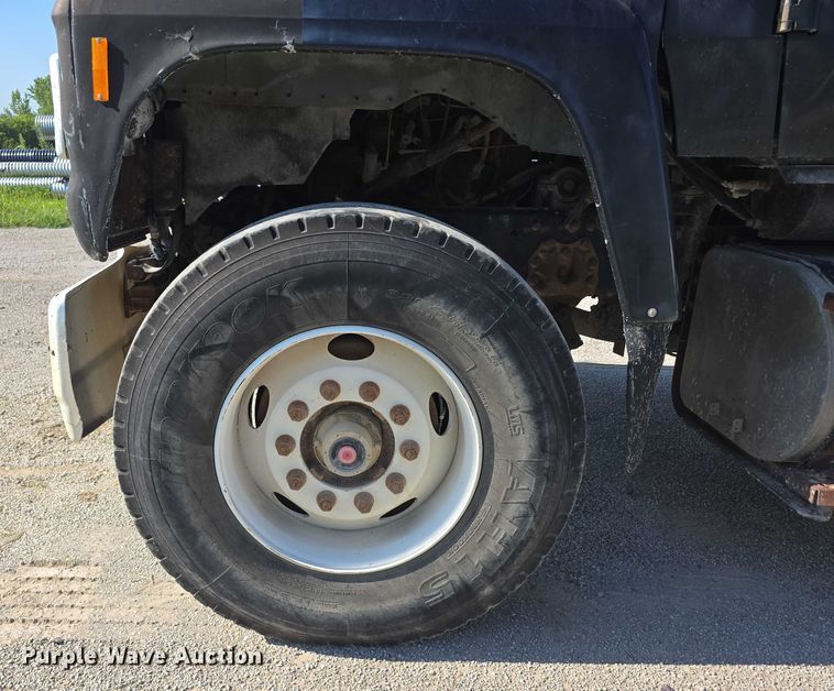 image for item DR3942 1995 Ford L8000 dump truck