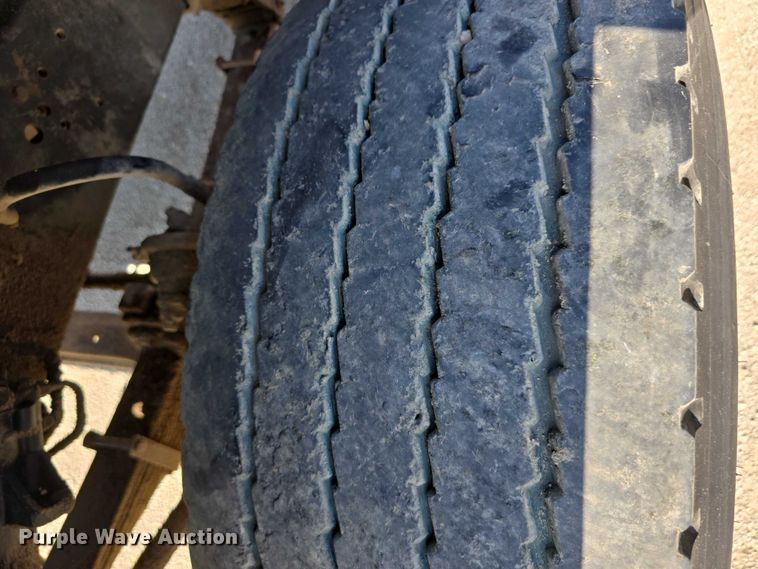 image for item DR3942 1995 Ford L8000 dump truck