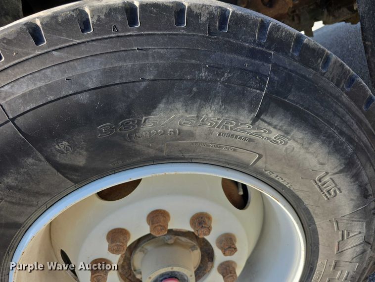 image for item DR3942 1995 Ford L8000 dump truck