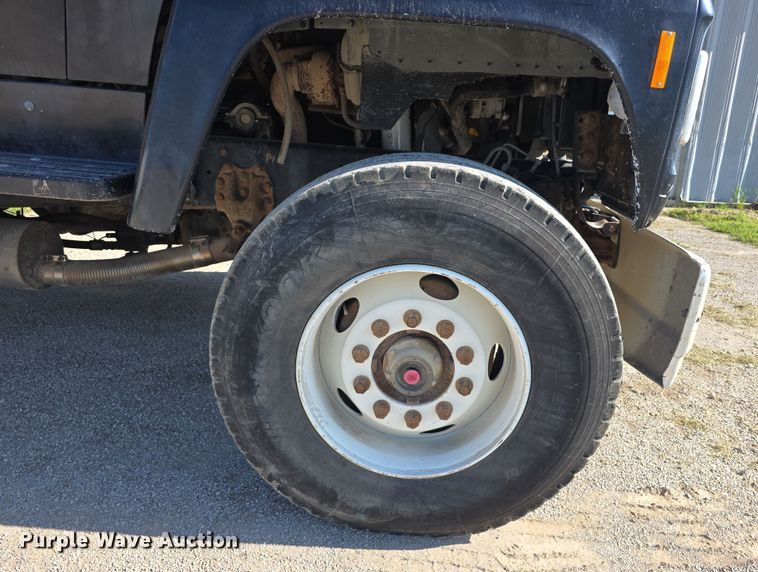 image for item DR3942 1995 Ford L8000 dump truck