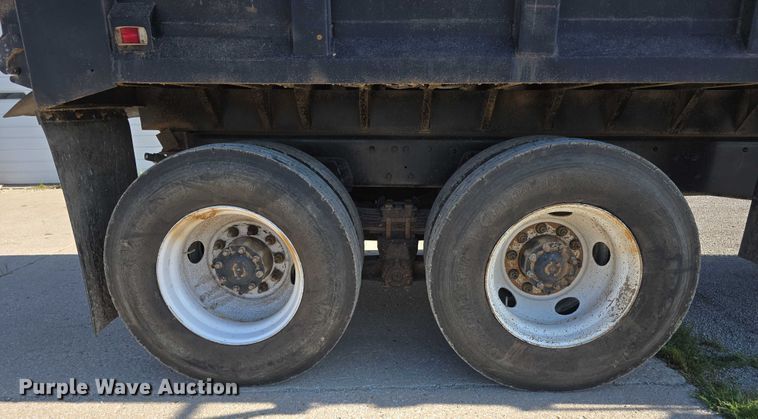 image for item DR3942 1995 Ford L8000 dump truck