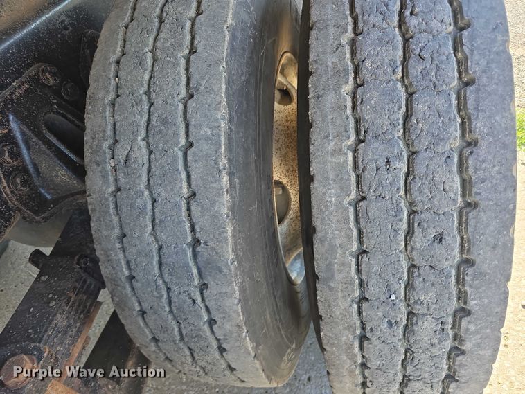 image for item DR3942 1995 Ford L8000 dump truck