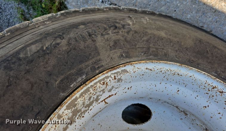 image for item DR3942 1995 Ford L8000 dump truck