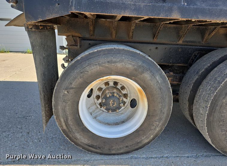 image for item DR3942 1995 Ford L8000 dump truck