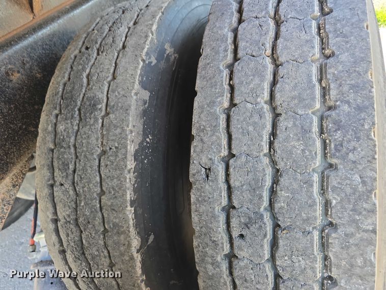 image for item DR3942 1995 Ford L8000 dump truck