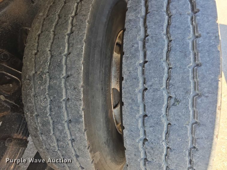 image for item DR3942 1995 Ford L8000 dump truck