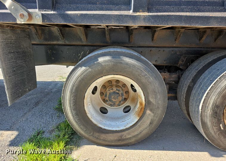 image for item DR3942 1995 Ford L8000 dump truck