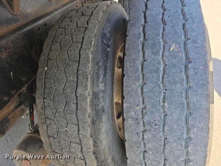 image for item DR3942 1995 Ford L8000 dump truck