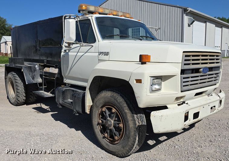 image for item DR3943 1987 Ford F700 sewer rodder truck