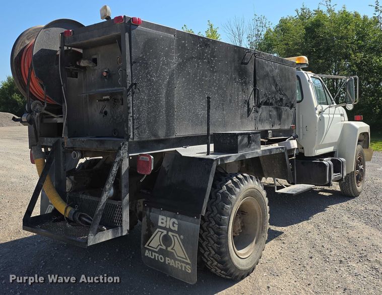 image for item DR3943 1987 Ford F700 sewer rodder truck