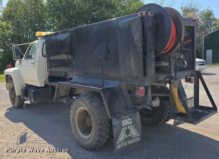 image for item DR3943 1987 Ford F700 sewer rodder truck