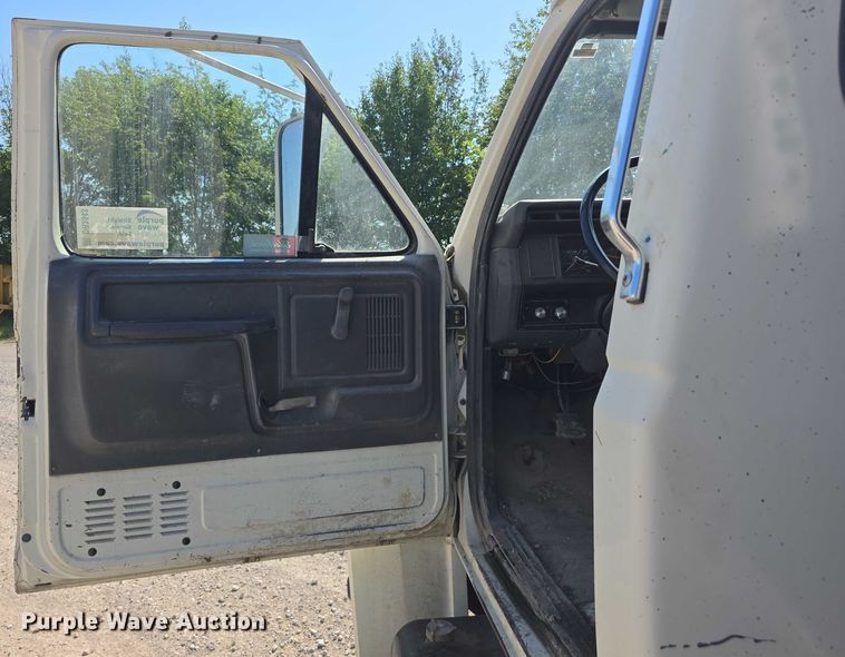 image for item DR3943 1987 Ford F700 sewer rodder truck