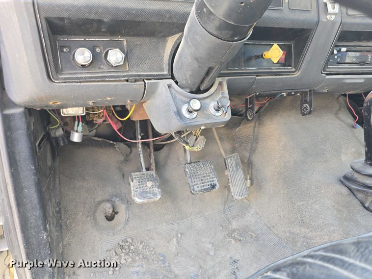image for item DR3943 1987 Ford F700 sewer rodder truck