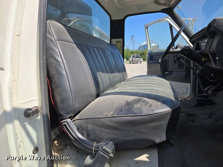 image for item DR3943 1987 Ford F700 sewer rodder truck