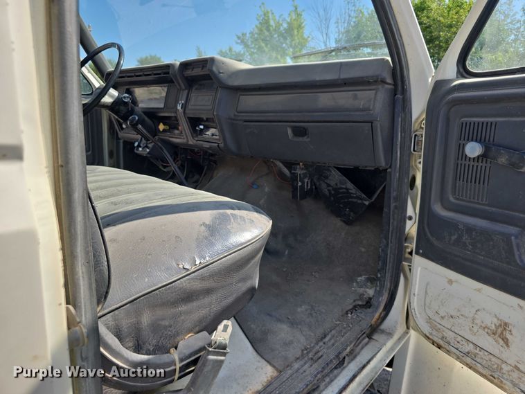 image for item DR3943 1987 Ford F700 sewer rodder truck