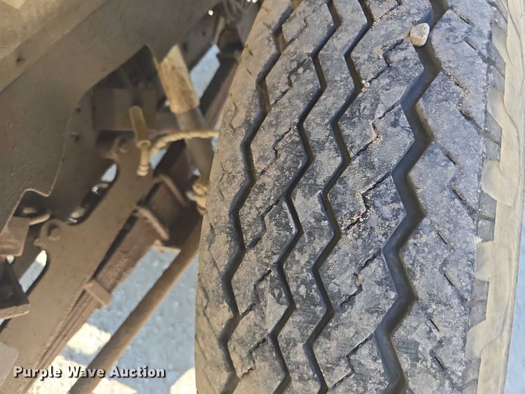 image for item DR3943 1987 Ford F700 sewer rodder truck