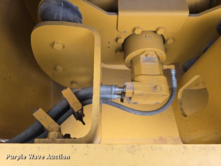 image for item DR3947 2005 Caterpillar CP-563E single drum vibratory roller
