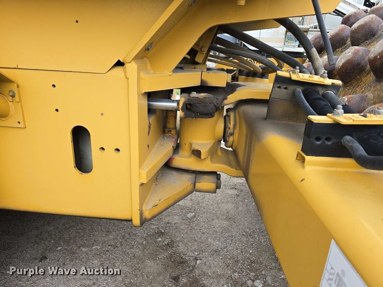 image for item DR3947 2005 Caterpillar CP-563E single drum vibratory roller