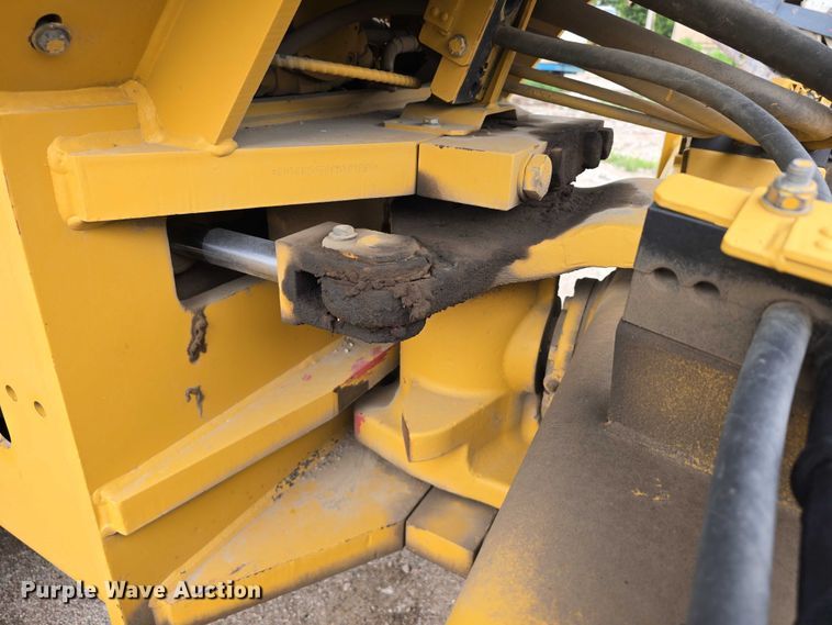 image for item DR3947 2005 Caterpillar CP-563E single drum vibratory roller