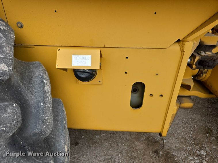 image for item DR3947 2005 Caterpillar CP-563E single drum vibratory roller